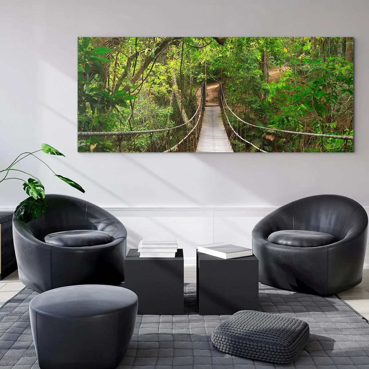 Glasbild - Bild auf glas - Eine Hängebrücke umgeben von einem grünen Regenwald - 160x50cm - Denn im Garten gibt es eine Schlingpflanze - Moderne Wanddekoration für Wohnzimmer und Schlafzimmer ARTTOR