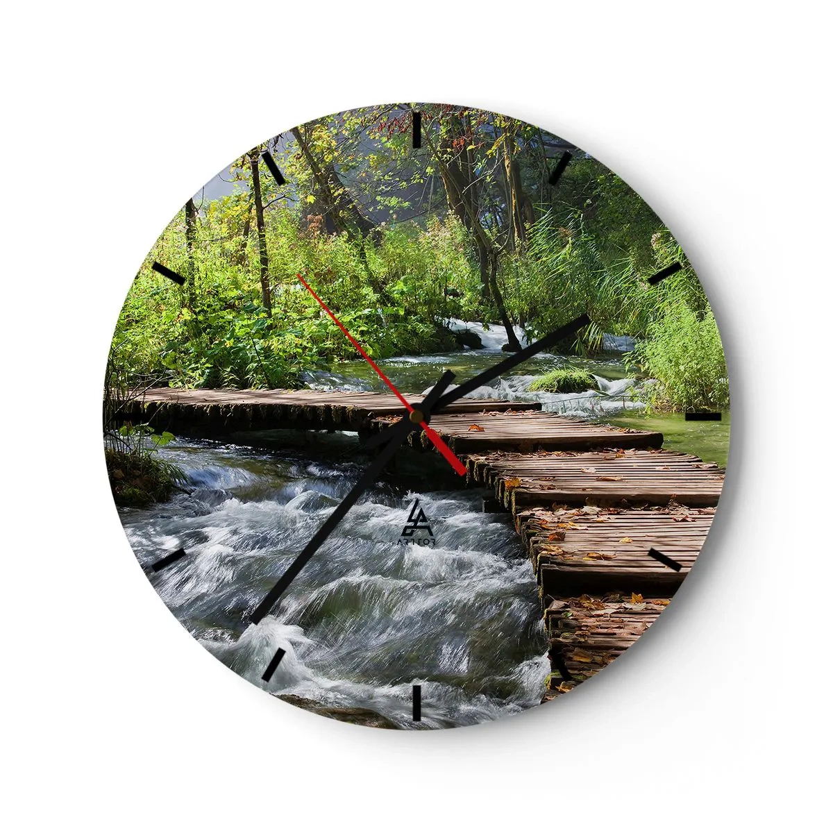 Wanduhr - Glasuhr - Eine Holzbrücke über einen rauschenden Bach, umgeben von Grün - 30x30cm - Über der schaumigen Kaskade - Moderne Wanddekoration für Wohnzimmer, Küche und Schlafzimmer ARTTOR