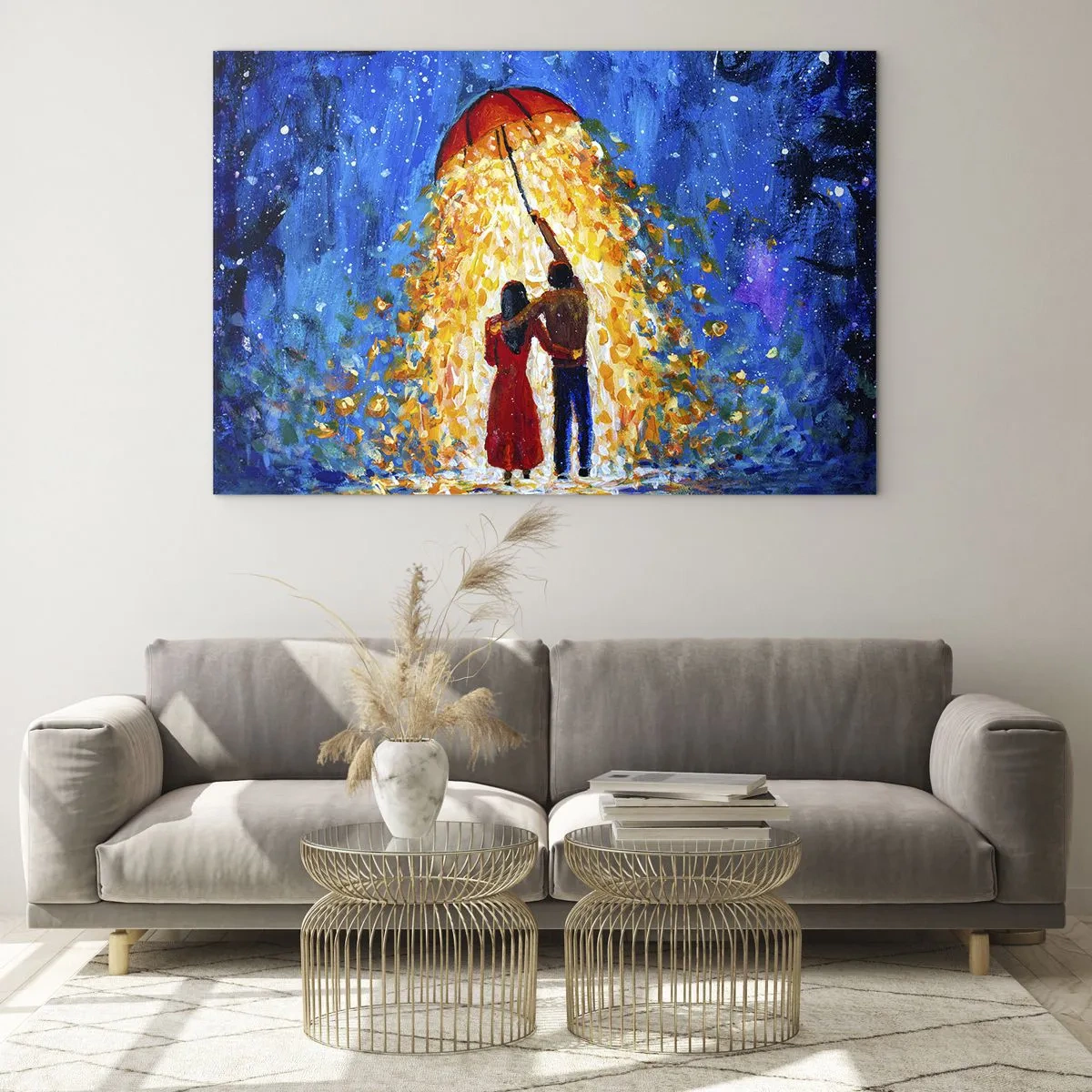Glasbild - Bild auf glas - Ein Paar unter einem Regenschirm, umgeben von goldenem Licht vor dem Nachthimmel - 70x50cm - Zauber eines Regenabends? - Moderne Wanddekoration für Wohnzimmer und Schlafzimmer ARTTOR