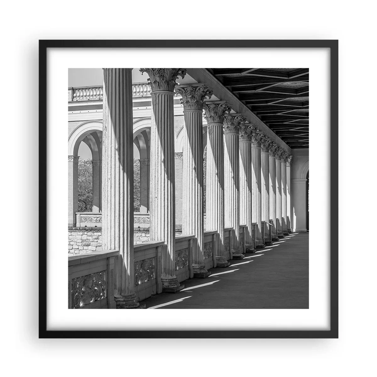 Poster in einem schwarzem Rahmen - Sonnige Arkade - 50x50 cm