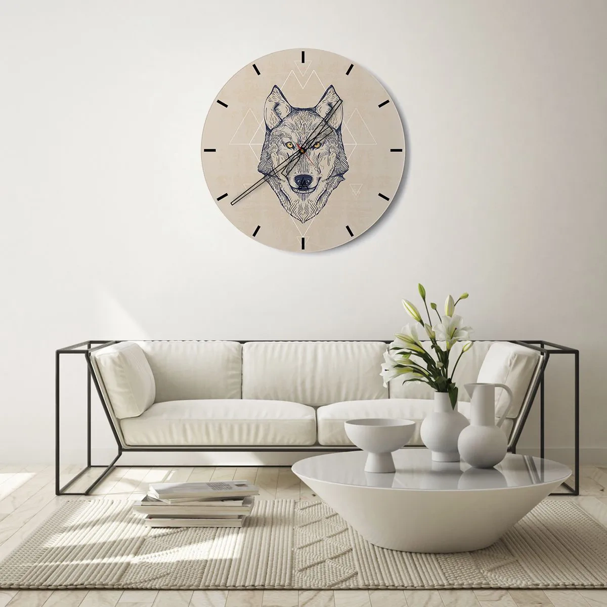 Wanduhr - Glasuhr - Illustration eines Wolfes auf beigem Hintergrund mit geometrischen Mustern - 30x30cm - Ein Alpha mit durchdringendem Blick - Moderne Wanddekoration für Wohnzimmer, Küche und Schlafzimmer ARTTOR
