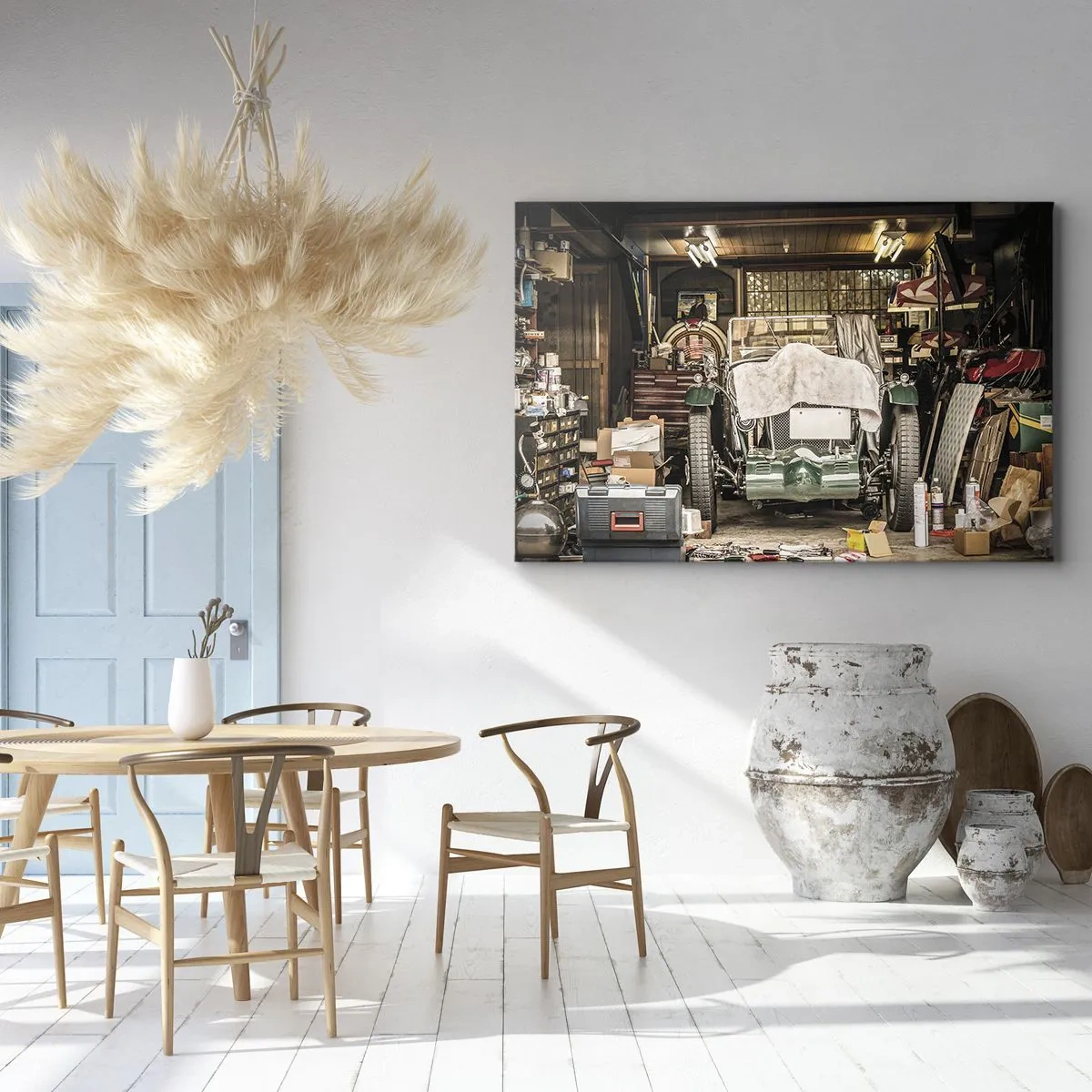 Bild auf Leinwand - Leinwandbild - Ein altes Auto in einer Garage, umgeben von Werkzeugen und Geräten - 70x50cm - Zurück in die Vergangenheit - Moderne Wanddekoration für Wohnzimmer und Schlafzimmer ARTTOR