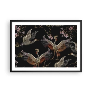 Poster in einem schwarzem Rahmen - Stilvolle Kraniche und Blumen auf schwarzem Hintergrund - 70x50cm - Märchenvogel - Moderne Wanddekoration für Wohnzimmer und Schlafzimmer ARTTOR