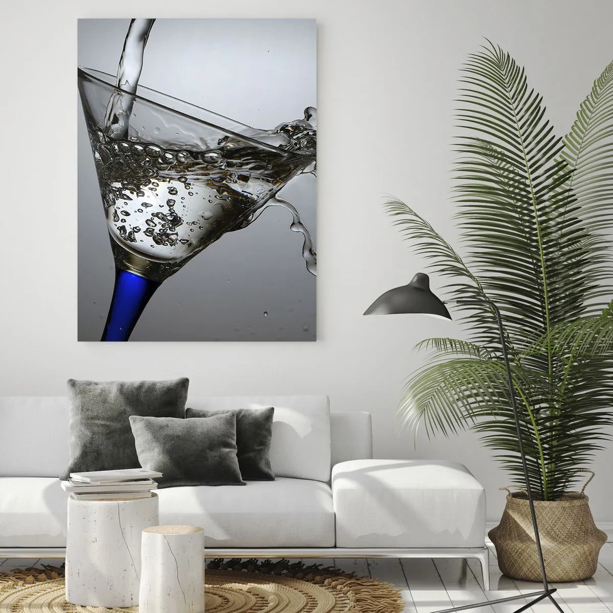Glasbild - Bild auf glas - Wasser spritzt in ein Martiniglas - 50x70cm - Kristallwasser in Kristallglas - Moderne Wanddekoration für Wohnzimmer und Schlafzimmer ARTTOR