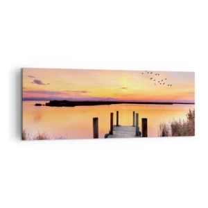 Bild auf Leinwand - Leinwandbild - Ein Pier an einem See bei Sonnenuntergang mit Vögeln am Himmel - 140x50cm - Violette stille Morgendämmerung - Moderne Wanddekoration für Wohnzimmer und Schlafzimmer ARTTOR