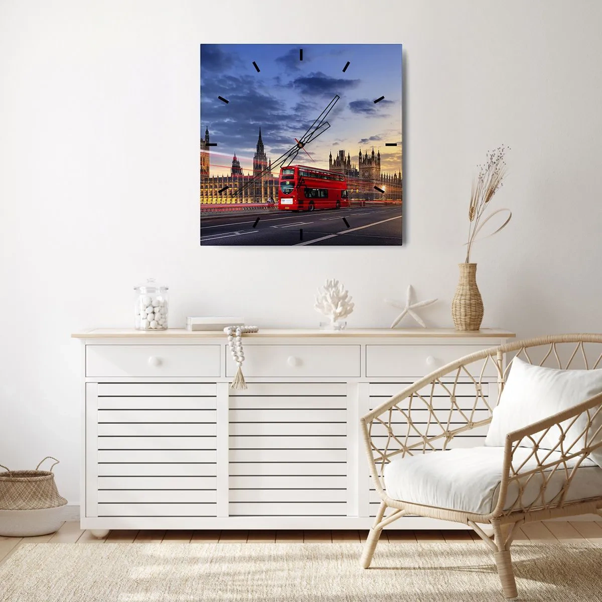 Wanduhr - Glasuhr - Ein roter Bus mit Big Ben und den Houses of Parliament im Hintergrund in der Abenddämmerung. - 30x30cm - Spezielle Charaktere - Moderne Wanddekoration für Wohnzimmer und Schlafzimmer ARTTOR
