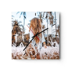 Wanduhr - Glasuhr - Eine Frau auf einer Wiese mit Palmen im Hintergrund bei Sonnenuntergang - 30x30cm - Geboren aus Grasflaum - Moderne Wanddekoration für Wohnzimmer und Schlafzimmer ARTTOR