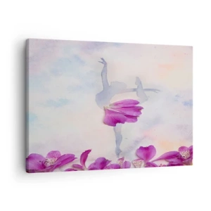 Bild auf Leinwand - Leinwandbild - Eine Tänzerin in einem Blütenblattkleid vor einem pastellfarbenen Hintergrund. - 70x50cm - Zart wie eine Blume - Moderne Wanddekoration für Wohnzimmer und Schlafzimmer ARTTOR