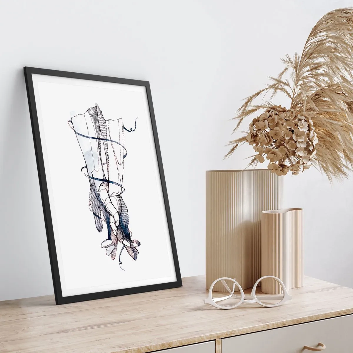 Poster in einem schwarzem Rahmen - Künstlerische Hände mit zarten Blumen und Linien - 50x70cm - Touch-Studie - Moderne Wanddekoration für Wohnzimmer und Schlafzimmer ARTTOR