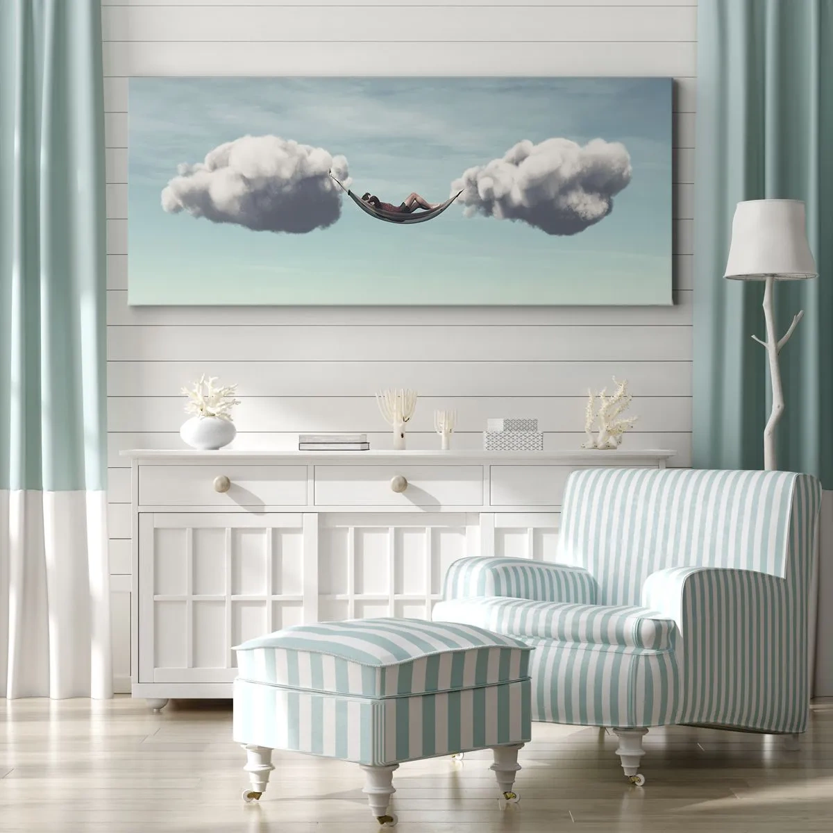 Bild auf Leinwand - Leinwandbild - Eine Person entspannt in einer Hängematte in den Wolken - 140x50cm - Die Behaglichkeit des Augenblicks - Moderne Wanddekoration für Wohnzimmer und Schlafzimmer ARTTOR