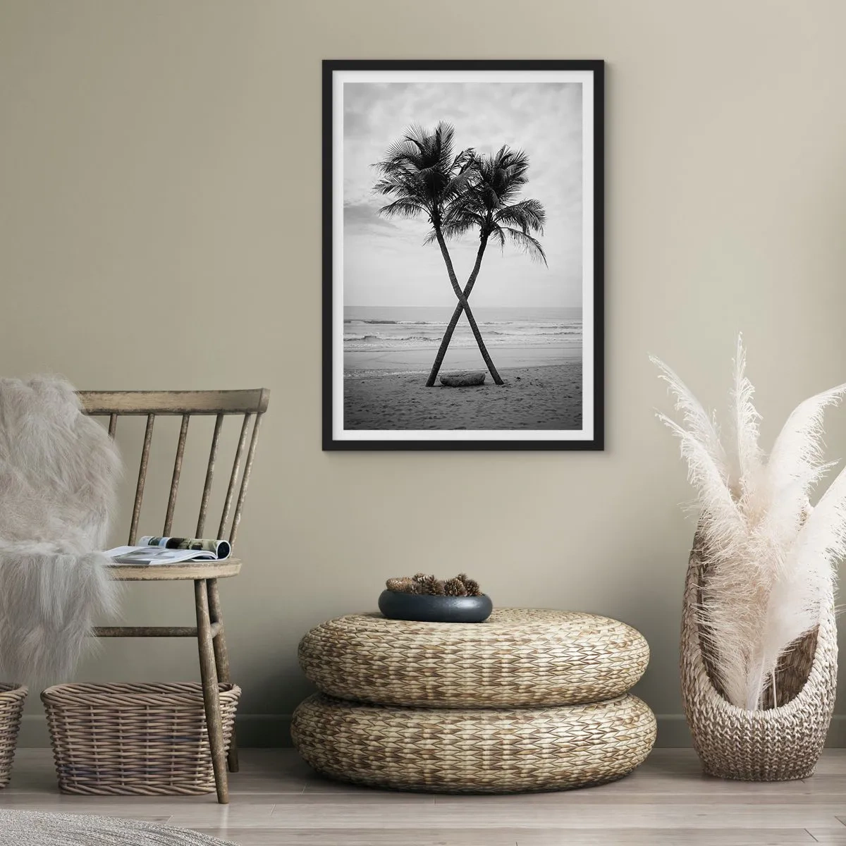 Poster in einem schwarzem Rahmen - Sie spürte eine Präsenz - 70x100 cm