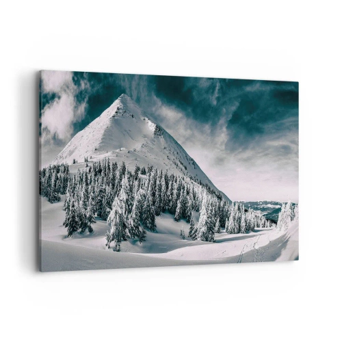 Bild auf Leinwand - Leinwandbild - Ein schneebedeckter Berggipfel, umgeben von einem Winterwald - 100x70cm - Das Land aus Schnee und Eis - Moderne Wanddekoration für Wohnzimmer und Schlafzimmer ARTTOR