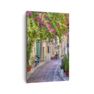 Bild auf Leinwand - Leinwandbild - Eine charmante Straße mit blühenden Weinreben und Cafétischen - 80x120cm - Blühende Gasse - Moderne Wanddekoration für Wohnzimmer und Schlafzimmer ARTTOR