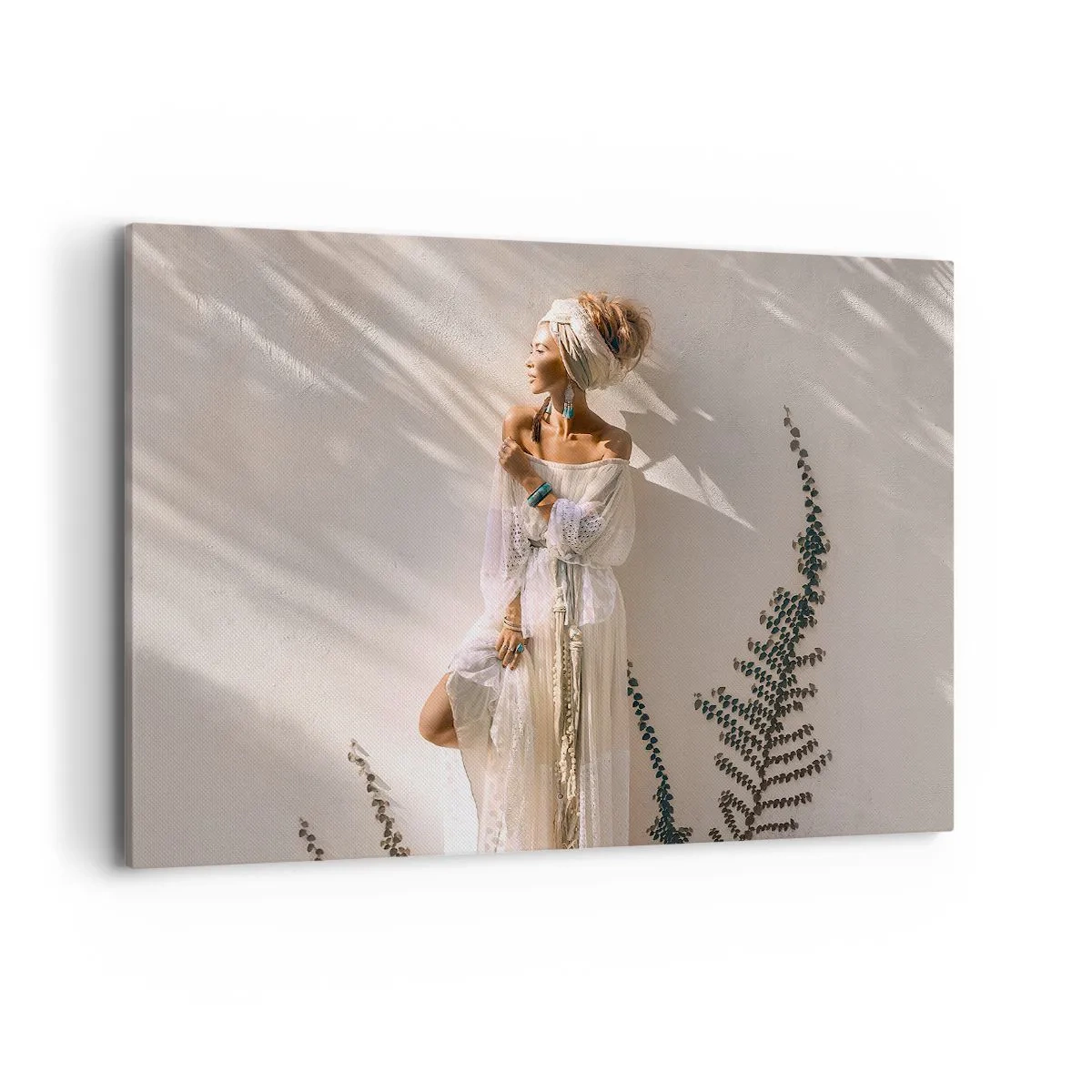 Bild auf Leinwand - Leinwandbild - Eine Frau im Boho-Stil, beleuchtet von den Sonnenstrahlen - 120x80cm - Die Sonne und das Mädchen - Moderne Wanddekoration für Wohnzimmer und Schlafzimmer ARTTOR