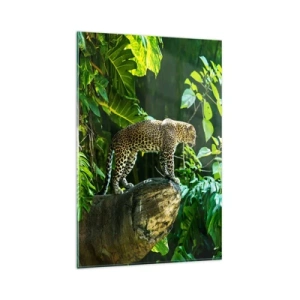 Glasbild - Bild auf glas - Ein Leopard steht auf einem Felsen, umgeben von tropischer Vegetation - 80x120cm - Auf die Jagd? - Moderne Wanddekoration für Wohnzimmer und Schlafzimmer ARTTOR