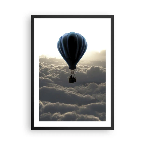 Poster in einem schwarzem Rahmen - Ein schwarzer Ballon schwebt über den Wolken - 50x70cm - Ein Wanderer über den Wolken - Moderne Wanddekoration für Wohnzimmer und Schlafzimmer ARTTOR