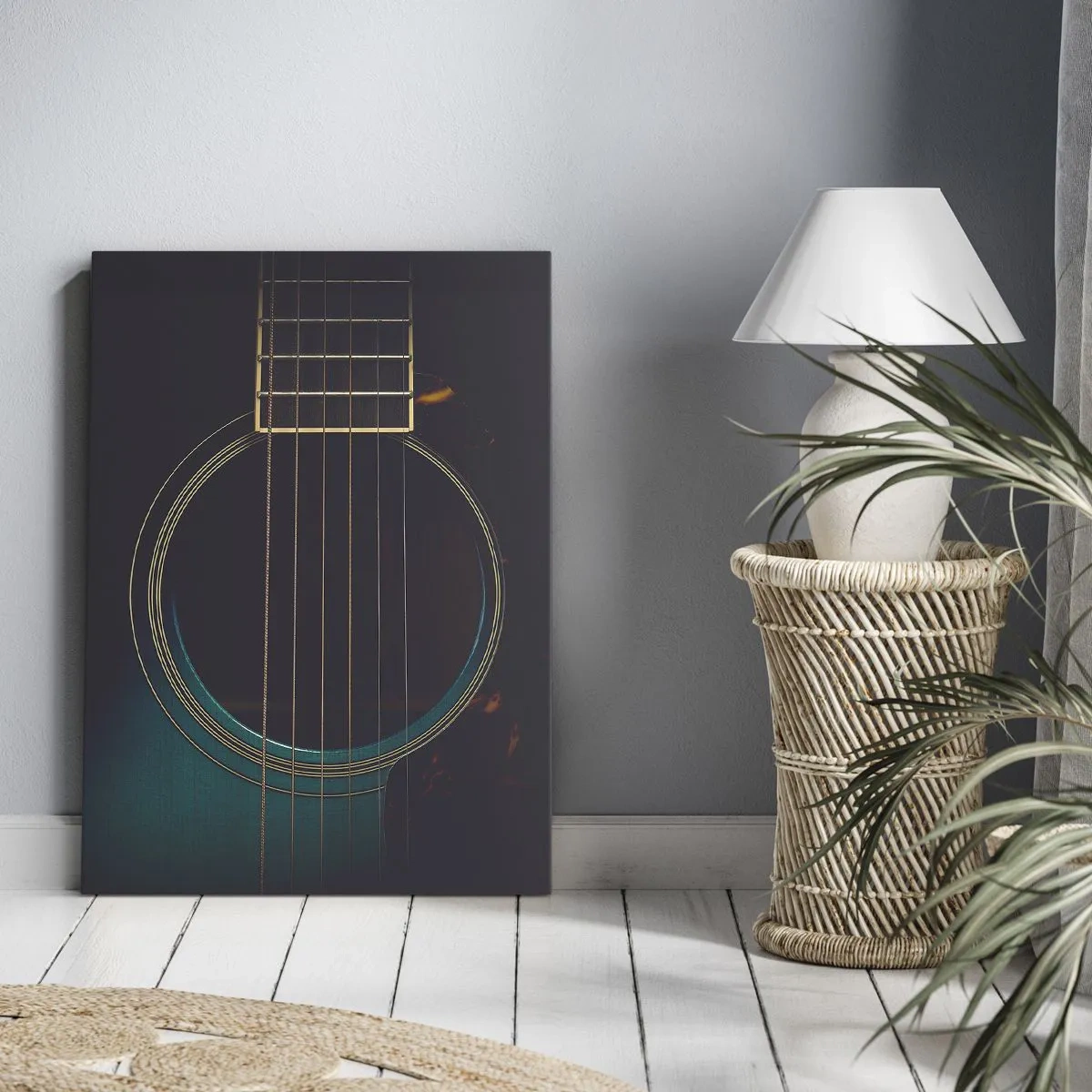 Bild auf Leinwand - Leinwandbild - Akustikgitarre in dunklem, elegantem Licht - 50x70cm - Einen Moment bevor es ertönt - Moderne Wanddekoration für Wohnzimmer und Schlafzimmer ARTTOR