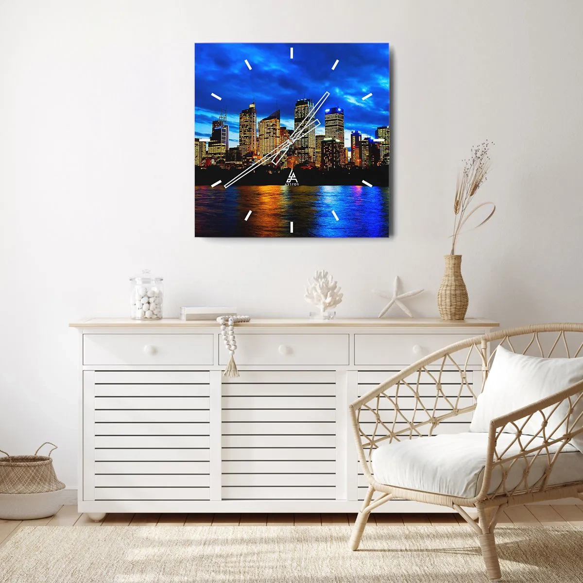 Wanduhr - Glasuhr - Panorama der nächtlichen Stadt mit beleuchteten Wolkenkratzern über dem Wasser - 30x30cm - Eine Nacht der Lichter und Farben - Moderne Wanddekoration für Wohnzimmer und Schlafzimmer ARTTOR