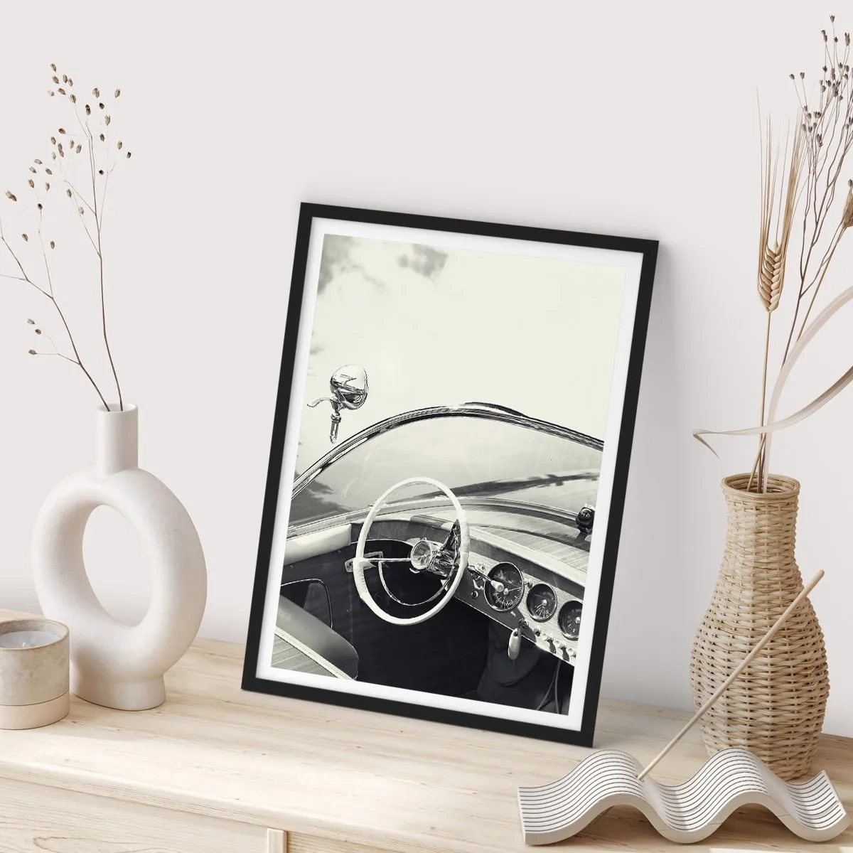 Poster in einem schwarzem Rahmen - Innenraum eines Oldtimers mit Lenkrad - 50x70cm - Wetter für die Reichen - Moderne Wanddekoration für Wohnzimmer und Schlafzimmer ARTTOR