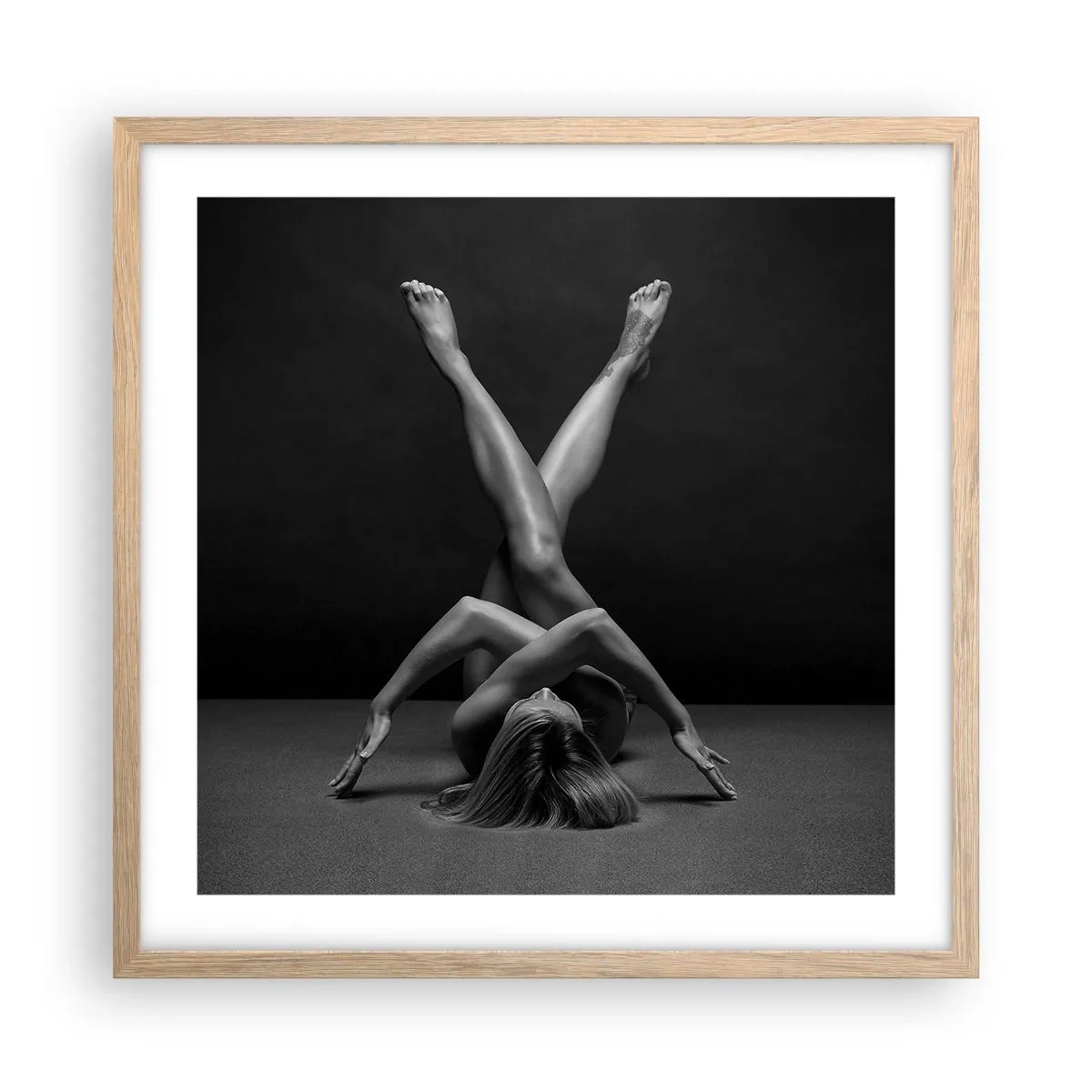 Poster in einem Rahmen aus heller Eiche - Die Geometrie der Nacktheit - 50x50 cm
