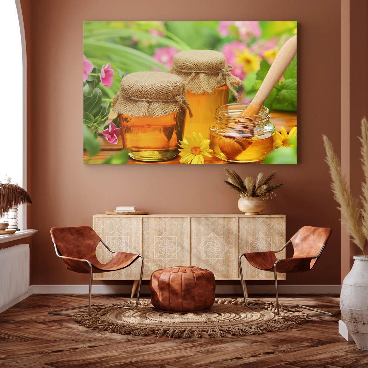 Bild auf Leinwand - Leinwandbild - Honiggläser mit Blumen vor dem Hintergrund eines Sommergartens - 70x50cm - Süß und blumig - Moderne Wanddekoration für Wohnzimmer und Schlafzimmer ARTTOR