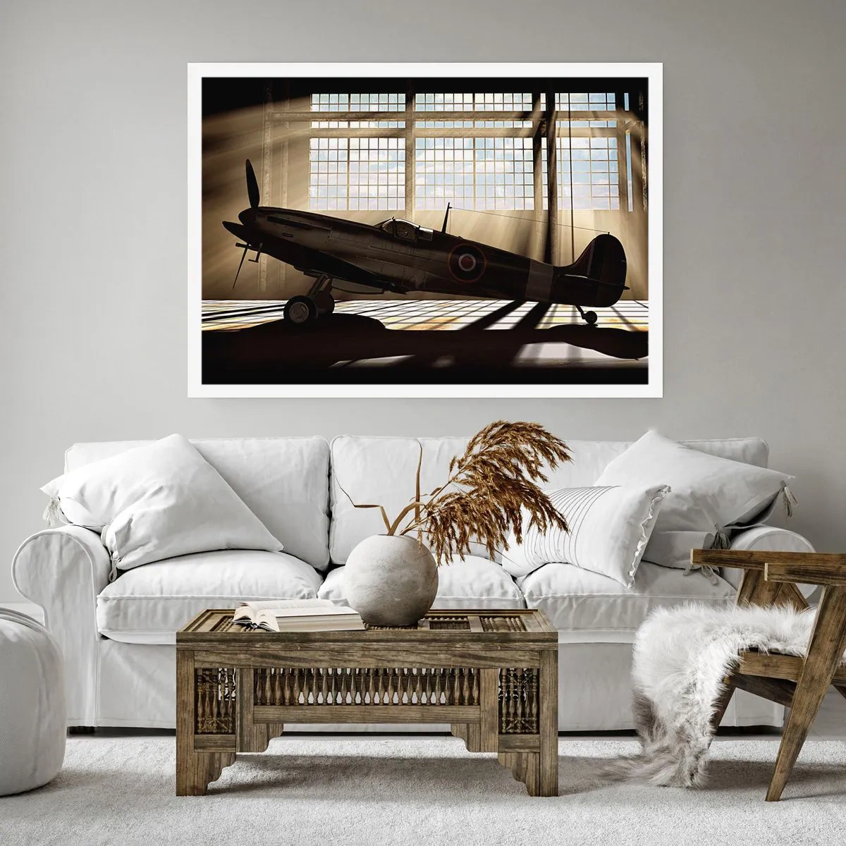 Poster - Ein historisches Flugzeug in einem Hangar, beleuchtet vom Sonnenlicht - 100x70cm - Die Ruhe eines Kriegers - Moderne Wanddekoration für Wohnzimmer und Schlafzimmer ARTTOR