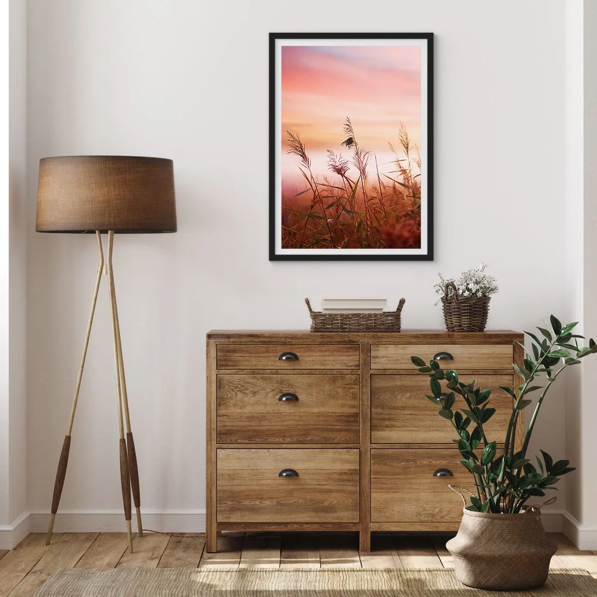 Poster in einem schwarzem Rahmen - Gräser vor einem bunten Himmel bei Sonnenuntergang - 50x70cm - Drachen, Löwenzahn, Wind - Moderne Wanddekoration für Wohnzimmer und Schlafzimmer ARTTOR