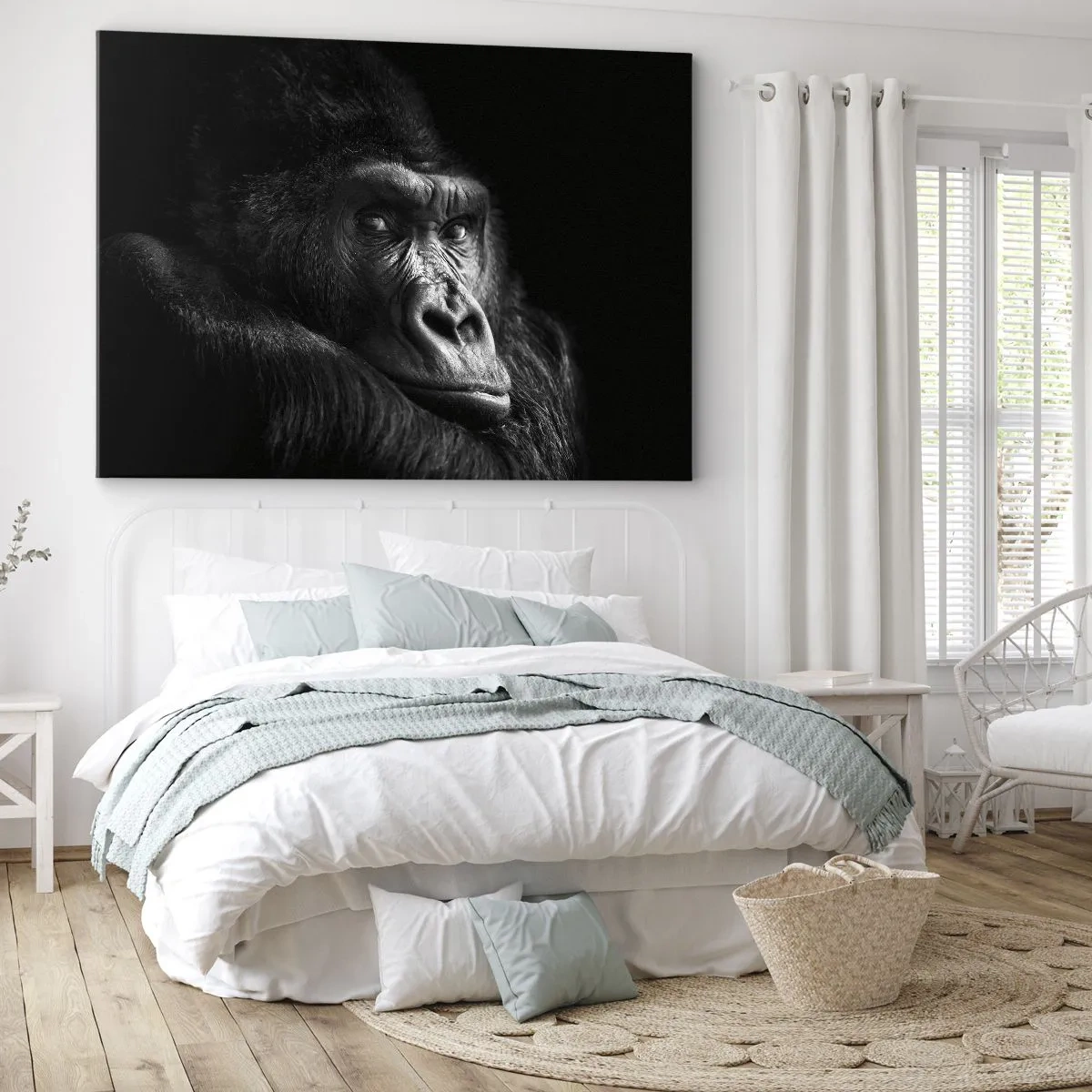 Bild auf Leinwand - Leinwandbild - Schwarz-Weiß-Porträt eines majestätischen Gorillas - 70x50cm - Und was guckst du so? - Moderne Wanddekoration für Wohnzimmer und Schlafzimmer ARTTOR