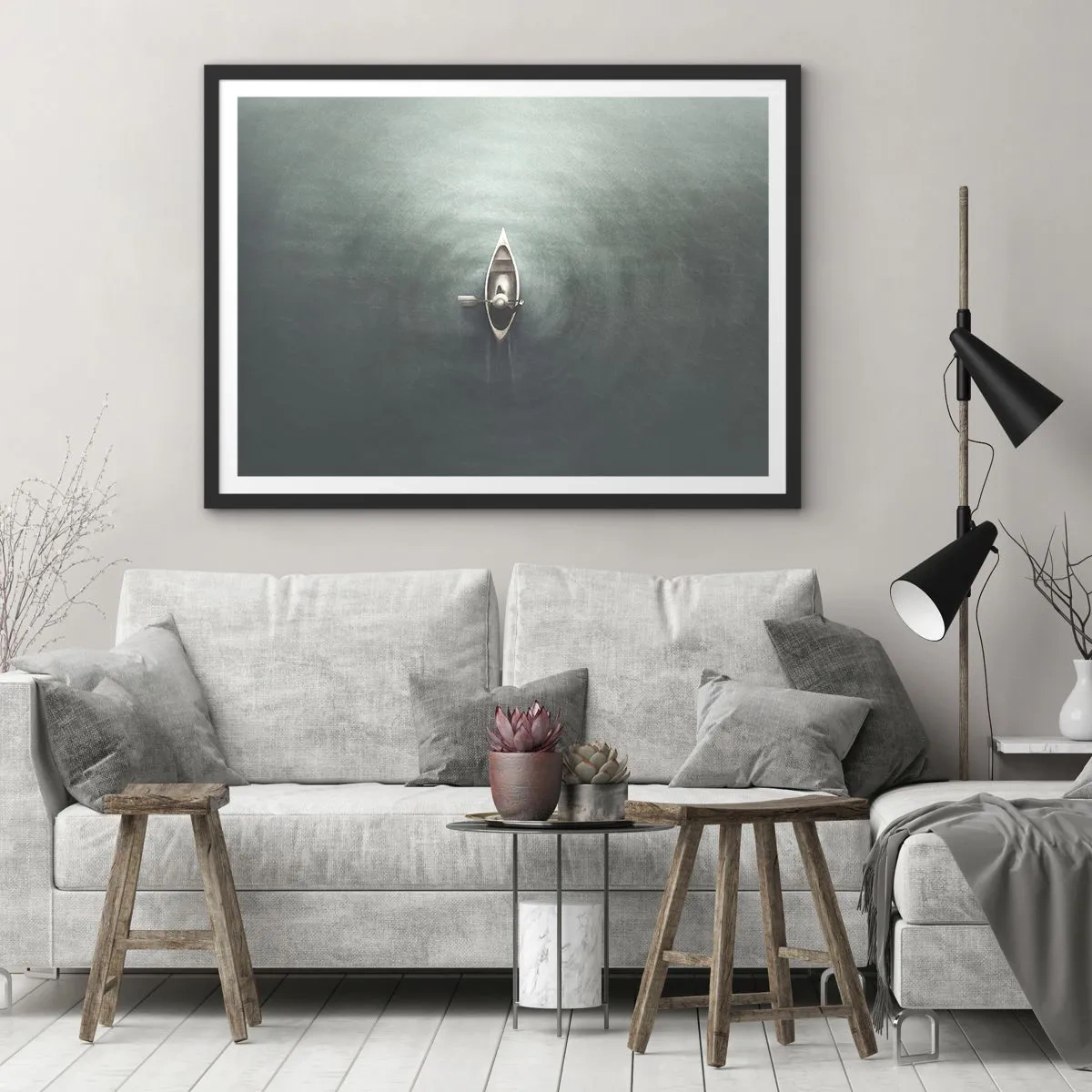 Poster in einem schwarzem Rahmen - Ein einsames Boot auf ruhigem Wasser in minimalistischer Umgebung - 70x50cm - Durch den Mondsee - Moderne Wanddekoration für Wohnzimmer und Schlafzimmer ARTTOR