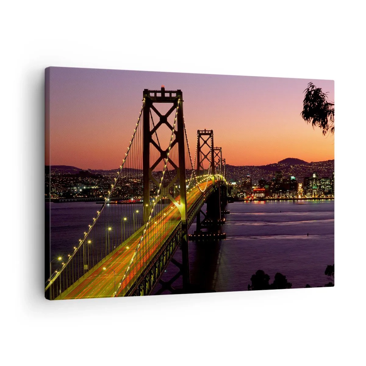Bild auf Leinwand - Leinwandbild - Eine nachts beleuchtete Brücke über dem Wasser mit Panoramablick auf die Stadt - 70x50cm - Violetter Abend - Moderne Wanddekoration für Wohnzimmer und Schlafzimmer ARTTOR
