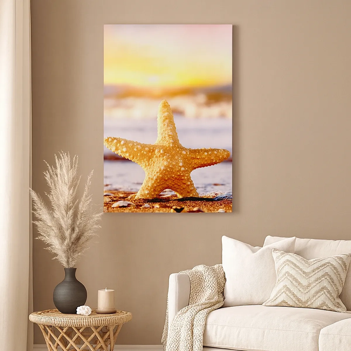 Bild auf Leinwand - Leinwandbild - Ein Seestern an einem Sandstrand im Schein der untergehenden Sonne - 50x70cm - Meer Geschenk - Moderne Wanddekoration für Wohnzimmer und Schlafzimmer ARTTOR