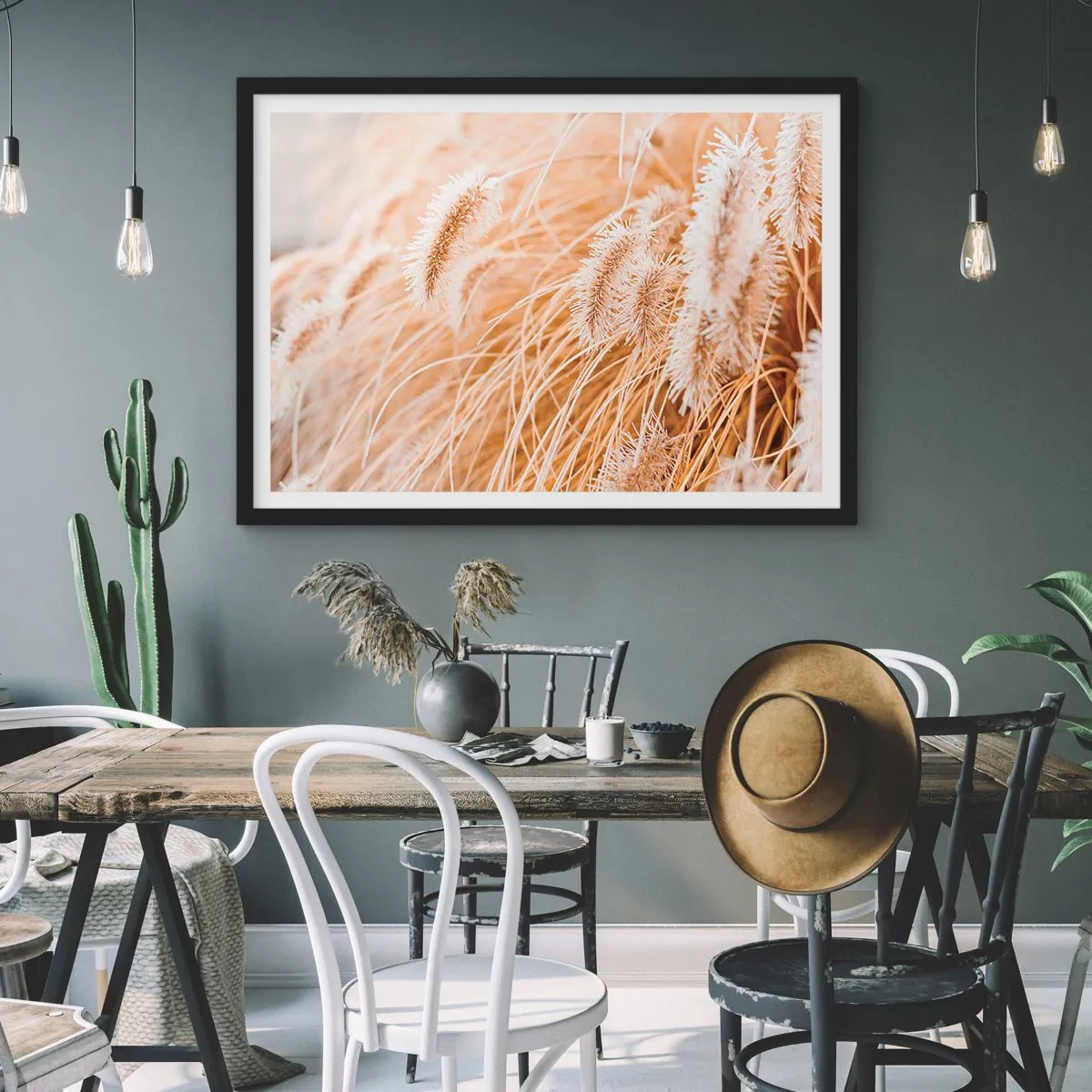 Poster in einem schwarzem Rahmen - Nahaufnahme von goldenen, zarten Gräsern im Sonnenlicht - 100x70cm - Das goldene Rauschen des Grases - Moderne Wanddekoration für Wohnzimmer und Schlafzimmer ARTTOR