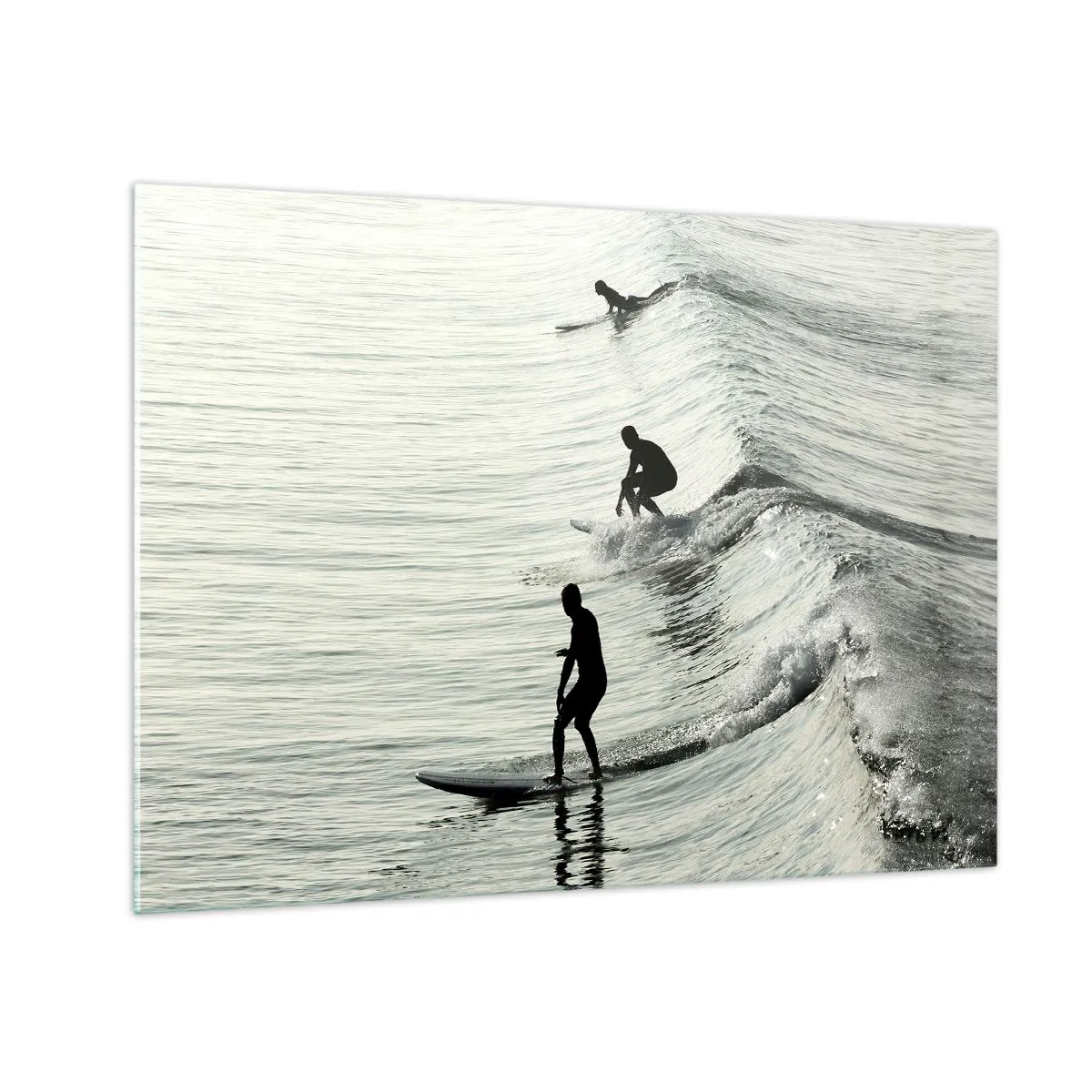 Glasbild - Bild auf glas - Drei Surfer reiten morgens auf den Wellen - 70x50cm - Gegen die Welle - Moderne Wanddekoration für Wohnzimmer und Schlafzimmer ARTTOR