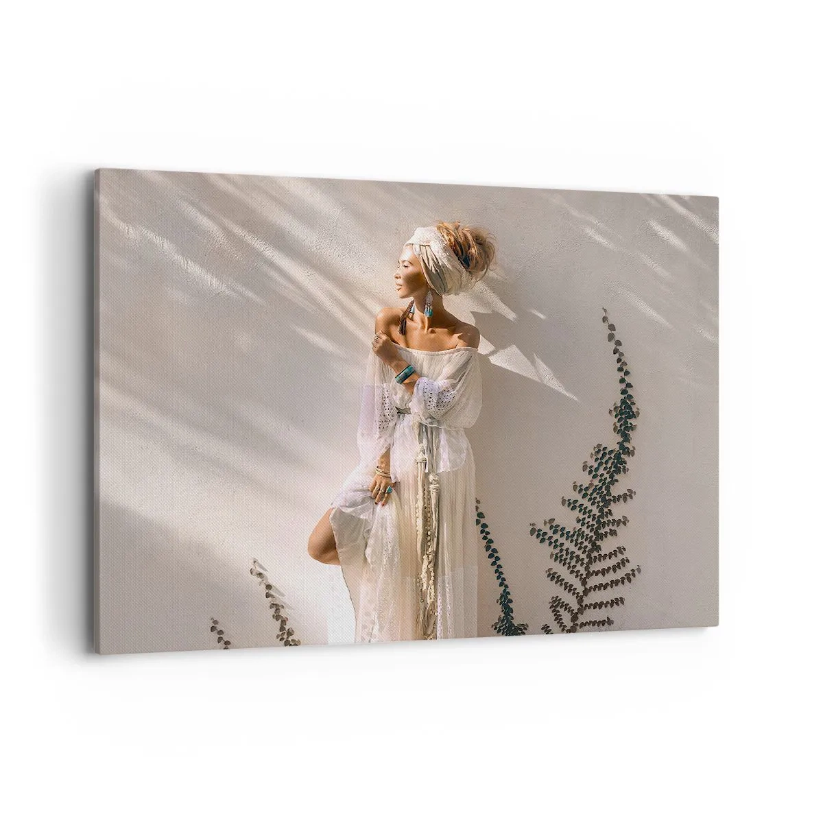 Bild auf Leinwand - Leinwandbild - Eine Frau im Boho-Stil, beleuchtet von den Sonnenstrahlen - 100x70cm - Die Sonne und das Mädchen - Moderne Wanddekoration für Wohnzimmer und Schlafzimmer ARTTOR