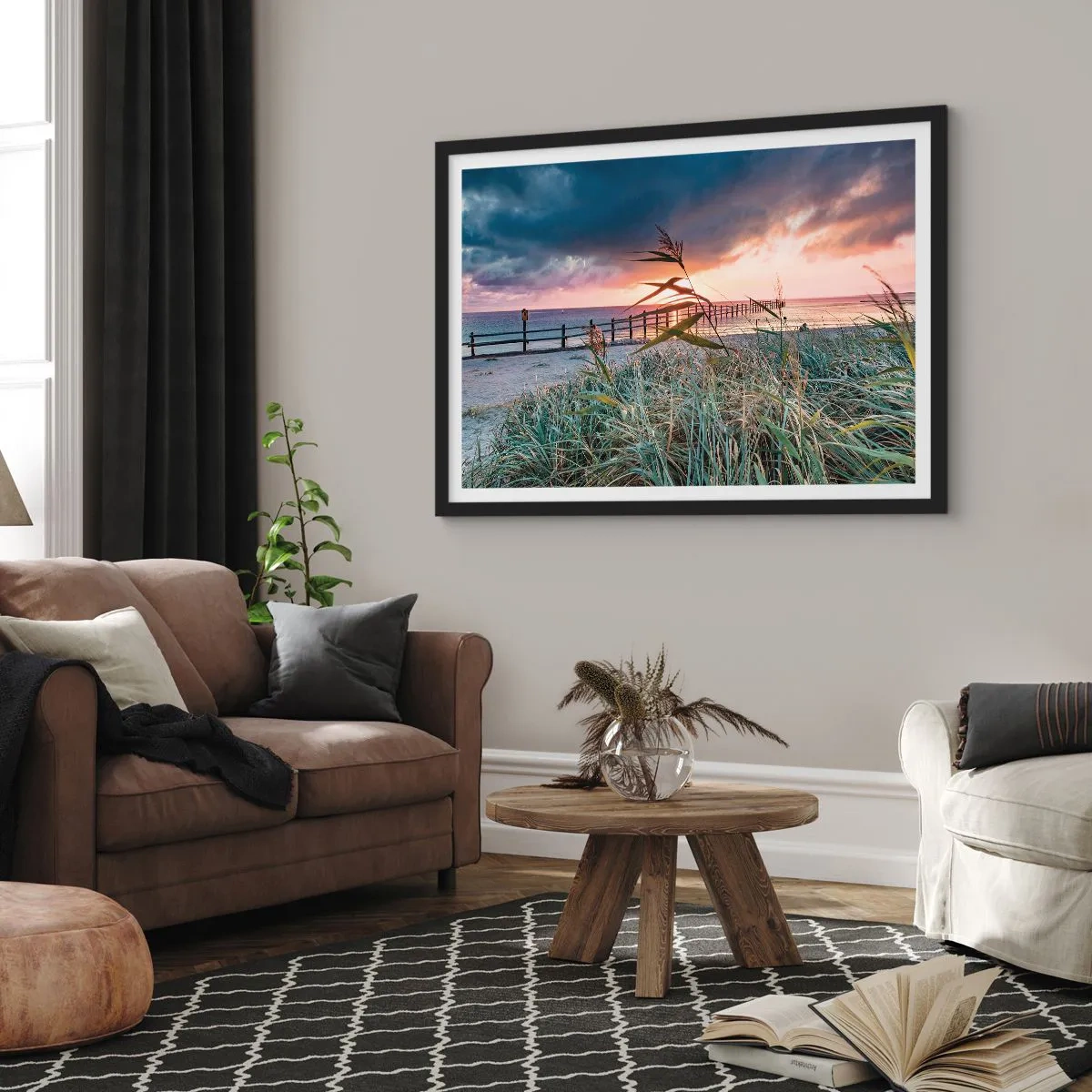 Poster in einem schwarzem Rahmen - Strand bei Sonnenuntergang mit Gräsern im Vordergrund - 100x70cm - Es vergeht nicht mit dem Wind - Moderne Wanddekoration für Wohnzimmer und Schlafzimmer ARTTOR