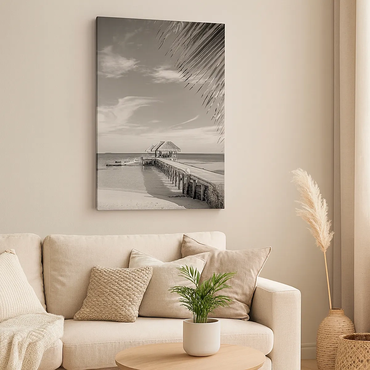 Bild auf Leinwand - Leinwandbild - Schwarz-weißer Strand mit Pier und Palmen an einer tropischen Küste - 50x70cm - Erinnerung oder Traum? - Moderne Wanddekoration für Wohnzimmer und Schlafzimmer ARTTOR
