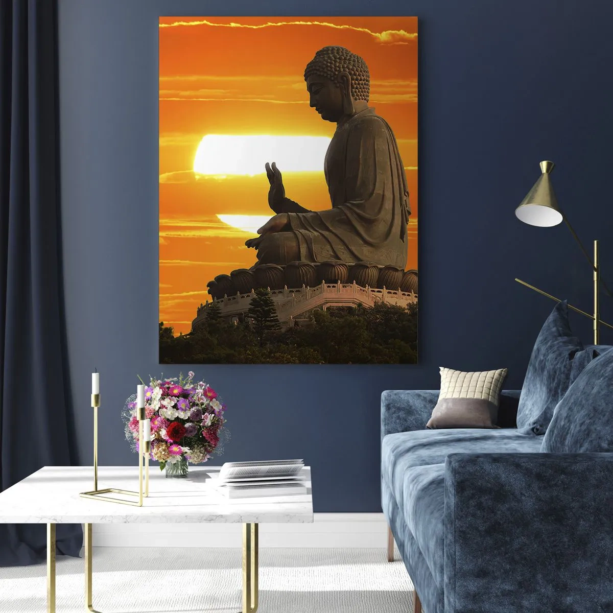 Glasbild - Bild auf glas - Eine buddhistische Statue vor dem Hintergrund eines orangefarbenen Sonnenuntergangs - 70x100cm - Keine Angst vor der Welt - Moderne Wanddekoration für Wohnzimmer und Schlafzimmer ARTTOR