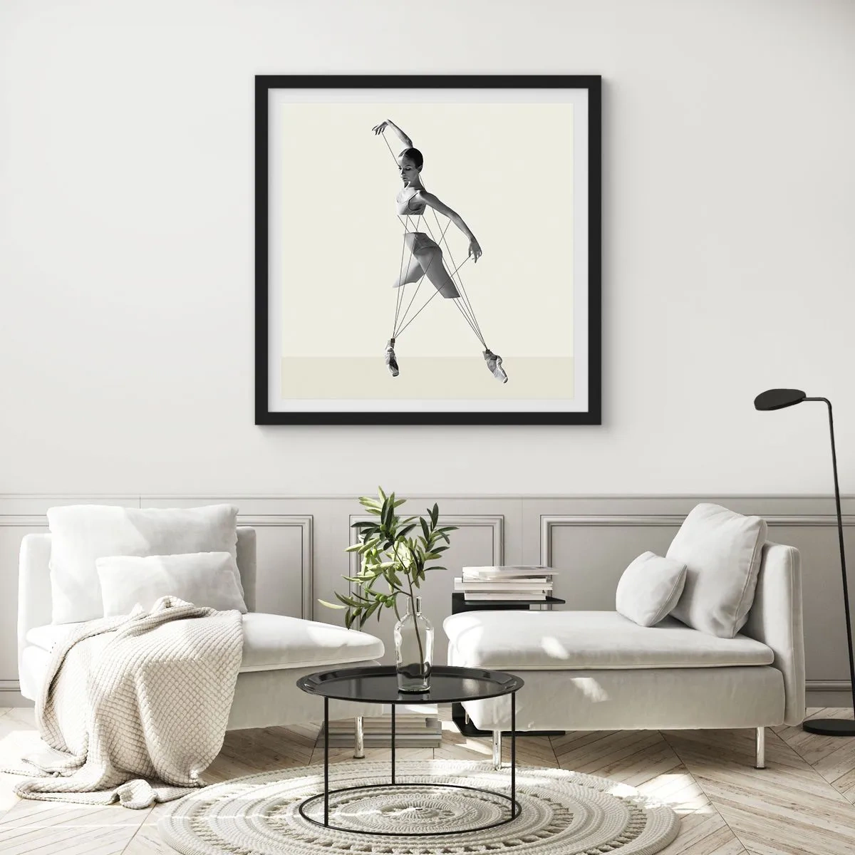 Poster in einem schwarzem Rahmen - Im Theater der Welt - 50x50 cm