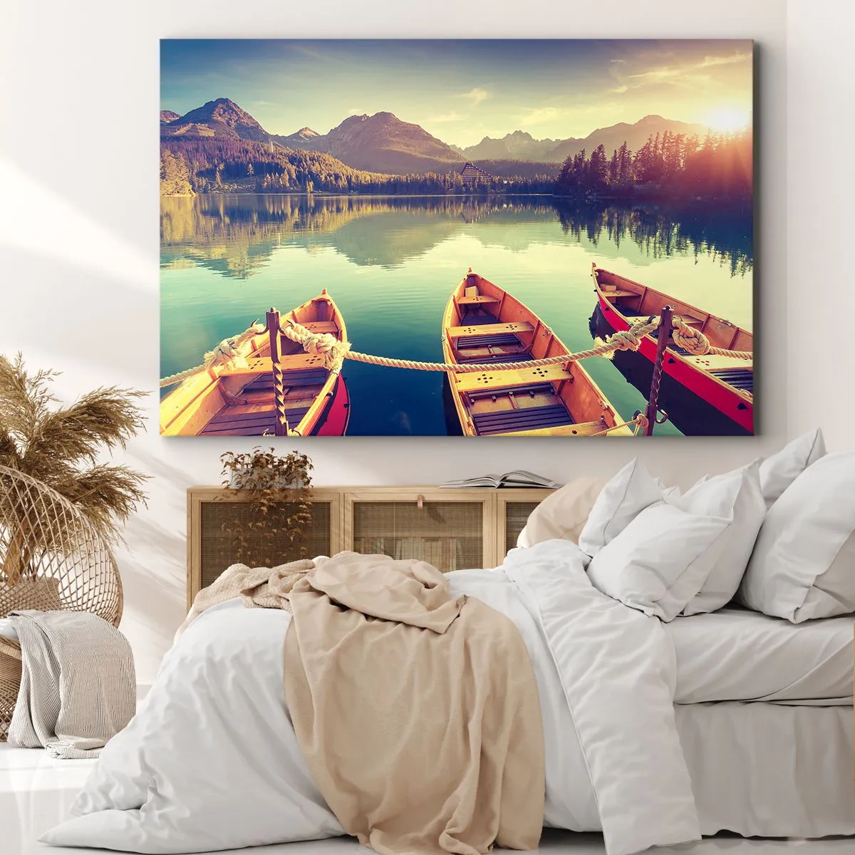 Bild auf Leinwand - Leinwandbild - Boote auf einem ruhigen See, umgeben von Bergen bei Sonnenuntergang - 120x80cm - Lebe nach ihren Gesetzen - Moderne Wanddekoration für Wohnzimmer und Schlafzimmer ARTTOR