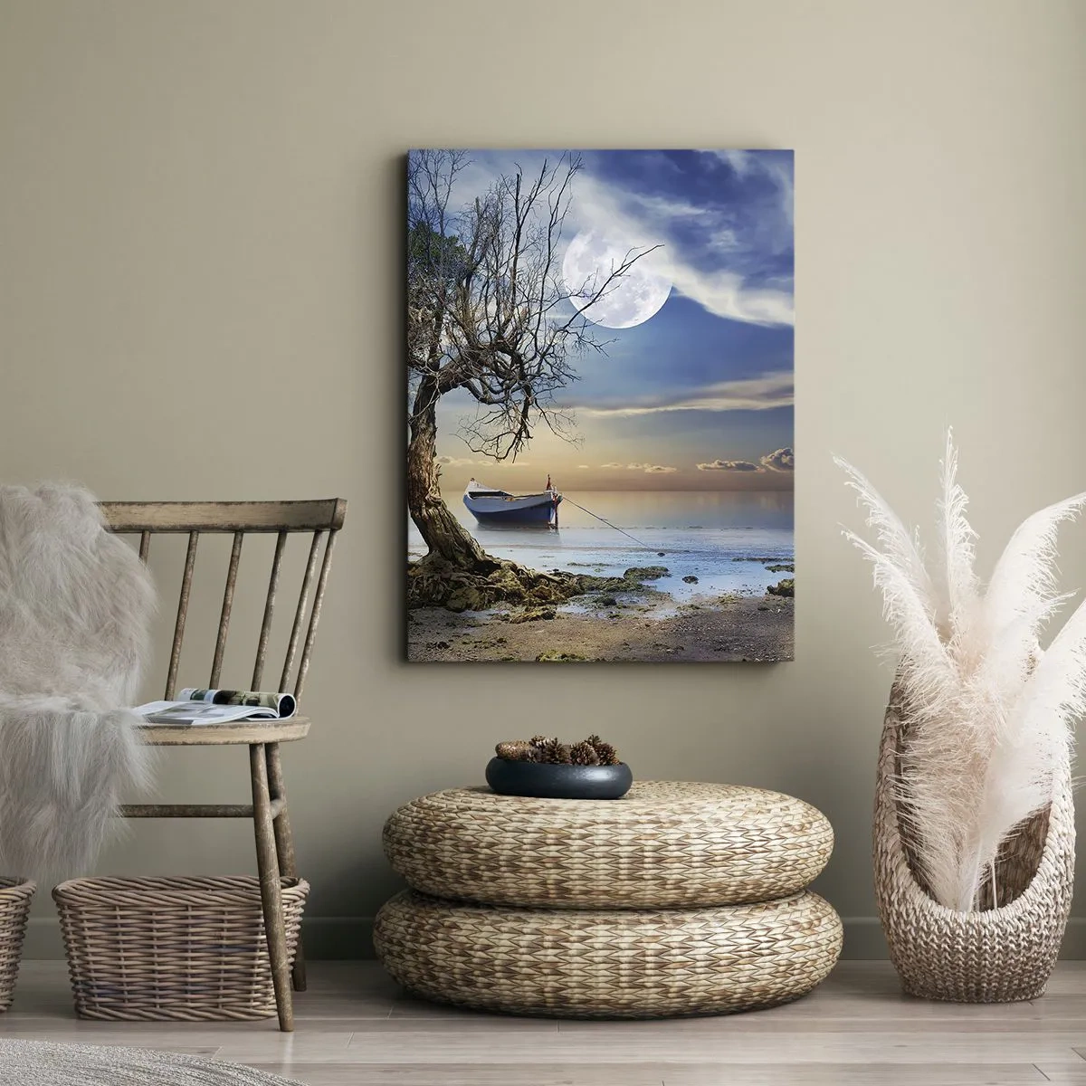 Bild auf Leinwand - Leinwandbild - Ein einsamer Baum und ein Boot auf ruhigem Wasser unter Vollmond. - 50x70cm - Ist das das Ende oder der Anfang? - Moderne Wanddekoration für Wohnzimmer und Schlafzimmer ARTTOR