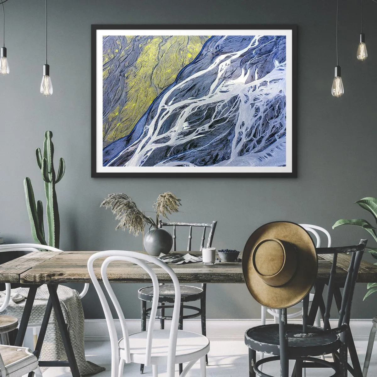 Poster in einem schwarzem Rahmen - Abstrakte Vogelperspektive auf mäandernde Flussbetten - 70x50cm - Felsmalereien der Natur - Moderne Wanddekoration für Wohnzimmer und Schlafzimmer ARTTOR