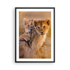 Poster in einem schwarzem Rahmen - Löwenjunge in der afrikanischen Savanne - 50x70cm - Bitte nicht stören! Wir haben Spaß - Moderne Wanddekoration für Wohnzimmer und Schlafzimmer ARTTOR