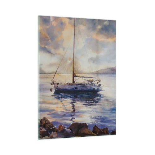 Glasbild - Bild auf glas - Eine Yacht, die in der Abenddämmerung in einer ruhigen Bucht vor Anker liegt - 50x70cm - Abend in der Bucht - Moderne Wanddekoration für Wohnzimmer und Schlafzimmer ARTTOR