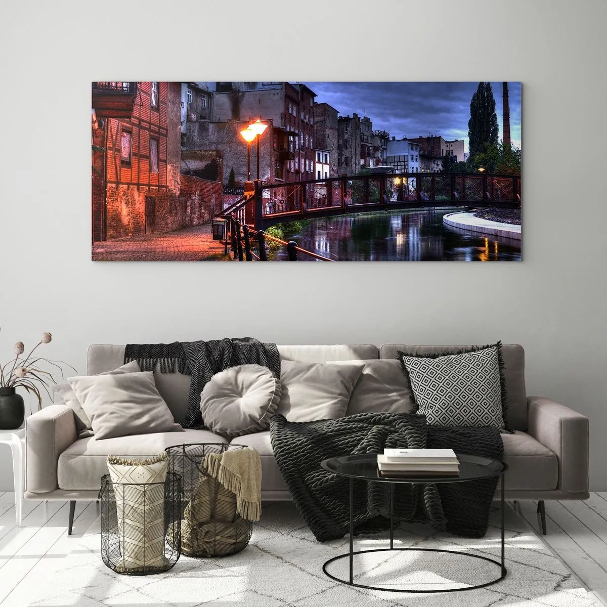 Glasbild - Bild auf glas - Abendlicher Blick auf die Mietshäuser und die Brücke über den Kanal - 120x50cm - Solches Bydgoszcz kannte man nicht - Moderne Wanddekoration für Wohnzimmer und Schlafzimmer ARTTOR