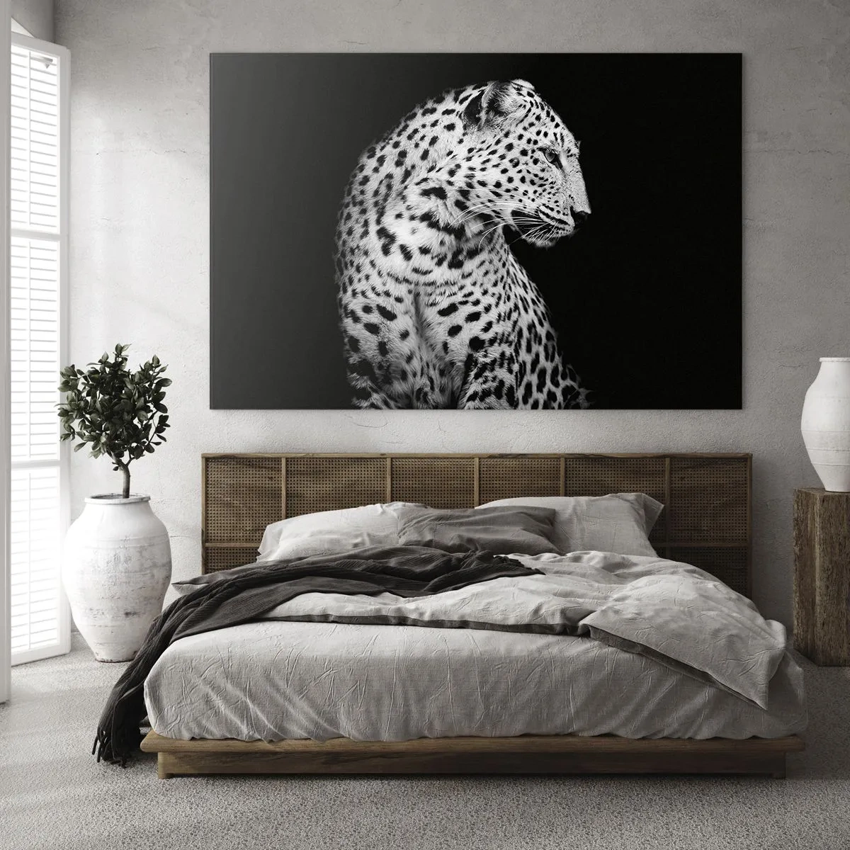 Glasbild - Bild auf glas - Ein Leopard in schwarz-weißem Licht vor einem Fenster - 70x50cm - Rechtes Profil perfekt! - Moderne Wanddekoration für Wohnzimmer und Schlafzimmer ARTTOR