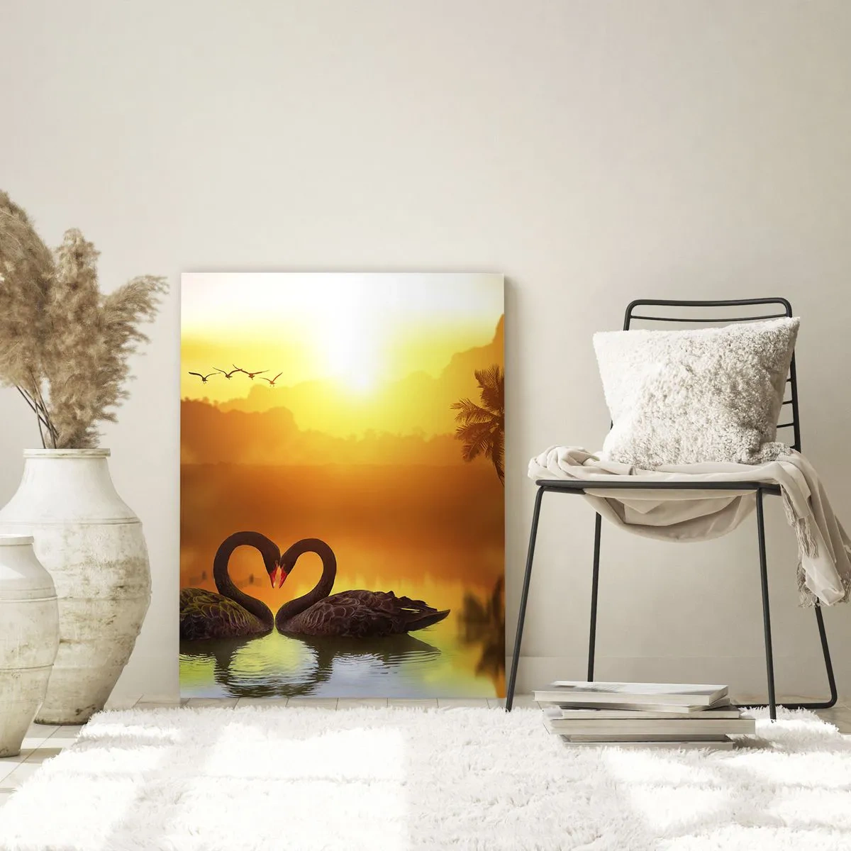 Glasbild - Bild auf glas - Zwei schwarze Schwäne bilden ein Herz vor dem Hintergrund eines Sonnenuntergangs am See - 80x120cm - Alles passt zusammen - Moderne Wanddekoration für Wohnzimmer und Schlafzimmer ARTTOR