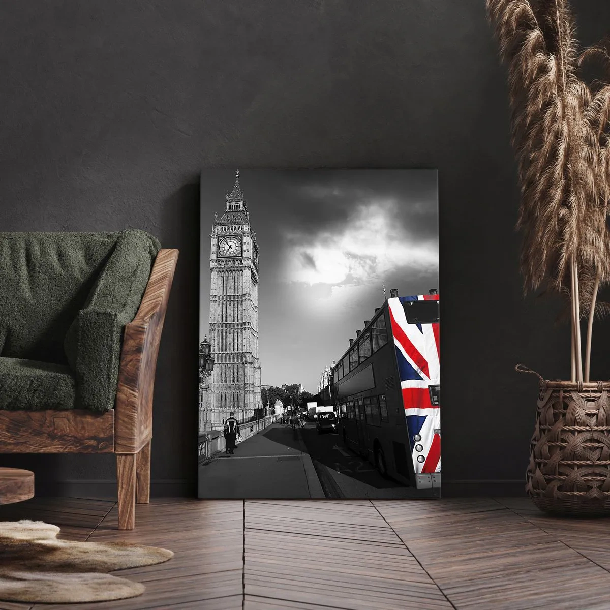 Bild auf Leinwand - Leinwandbild - Big Ben und ein Bus mit britischer Flagge vor schwarz-weißem Hintergrund - 80x120cm - Stolz und toll - Moderne Wanddekoration für Wohnzimmer und Schlafzimmer ARTTOR