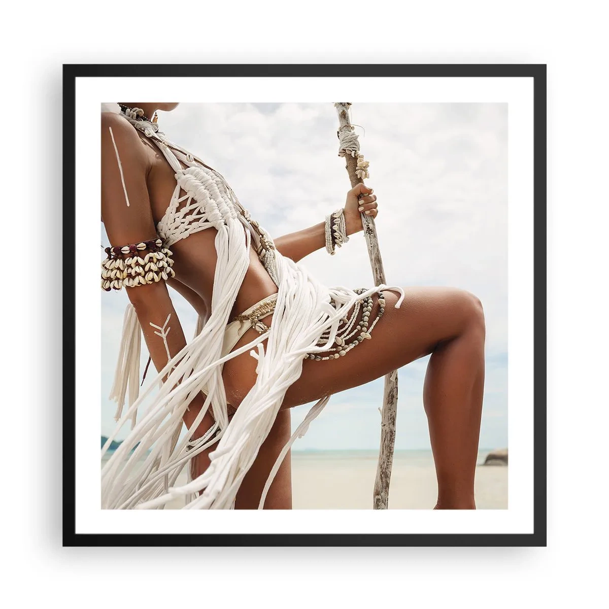 Poster in einem schwarzem Rahmen - Eine Priesterin der Sonne - 60x60 cm