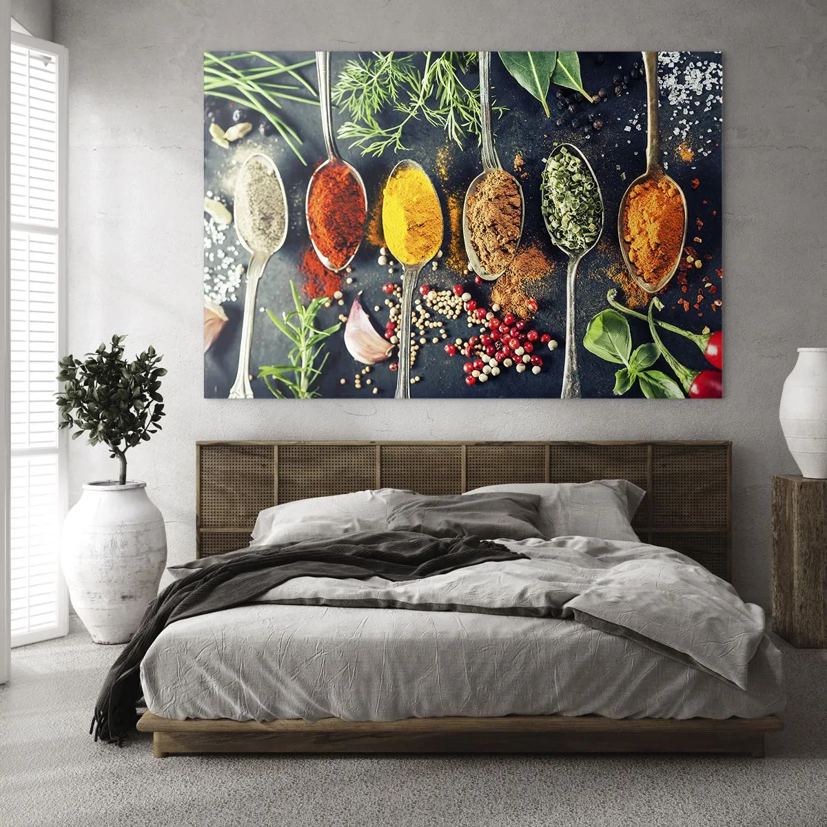 Glasbild - Bild auf glas - Bunte Gewürze in Löffeln, umgeben von frischen Kräutern und Gemüse - 120x80cm - Kulinarische Magie - Moderne Wanddekoration für Wohnzimmer und Schlafzimmer ARTTOR