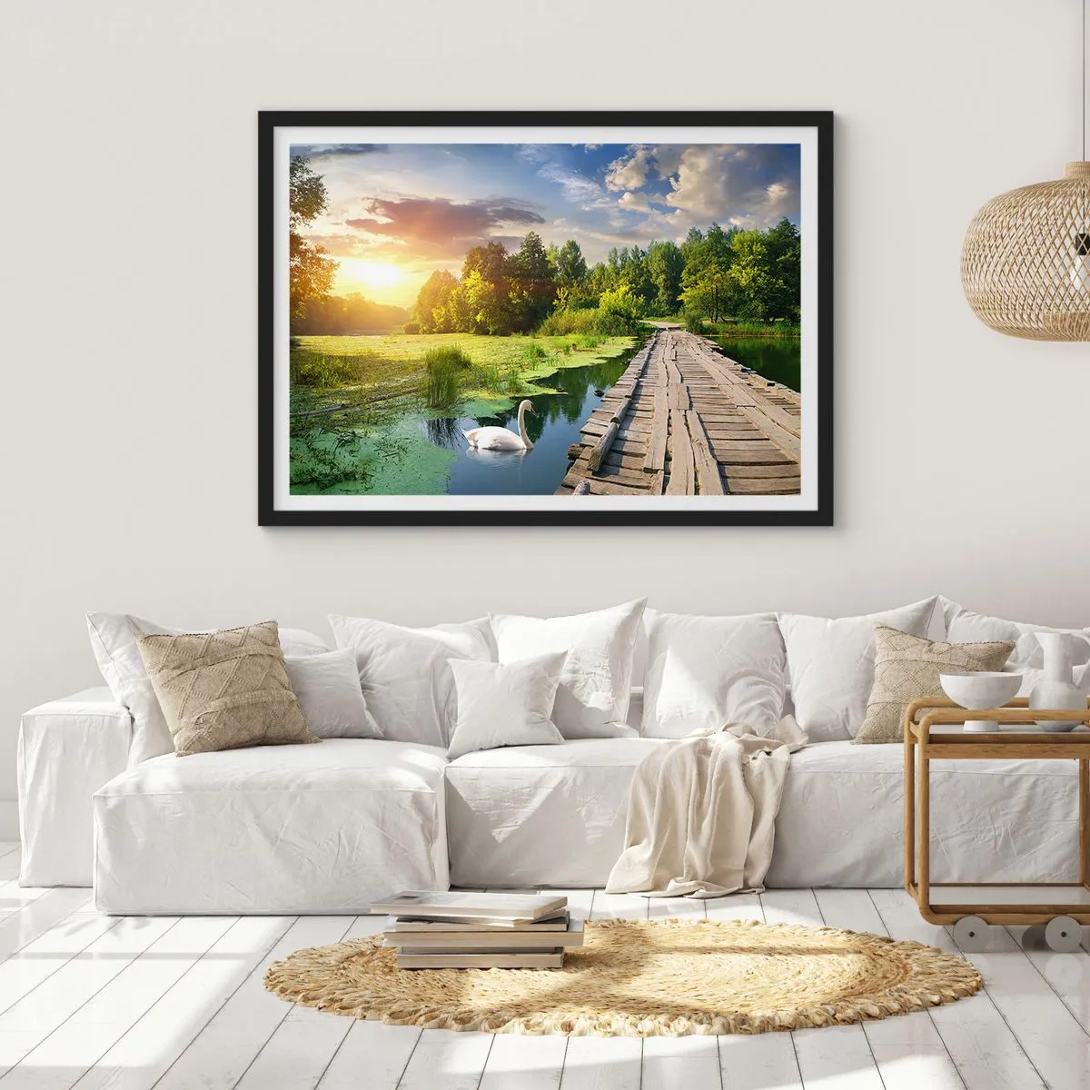 Poster in einem schwarzem Rahmen - Eine malerische Landschaft mit einer Brücke und einem Schwan - 100x70cm - Sommer, Sommer überall - Moderne Wanddekoration für Wohnzimmer und Schlafzimmer ARTTOR